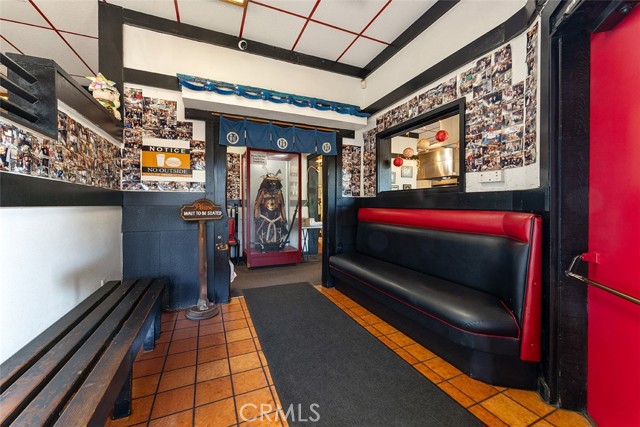320 W Foothill Blvd, Upland CA: https://media.crmls.org/medias/208dac47-4c44-444f-8ff3-89147f8ec337.jpg