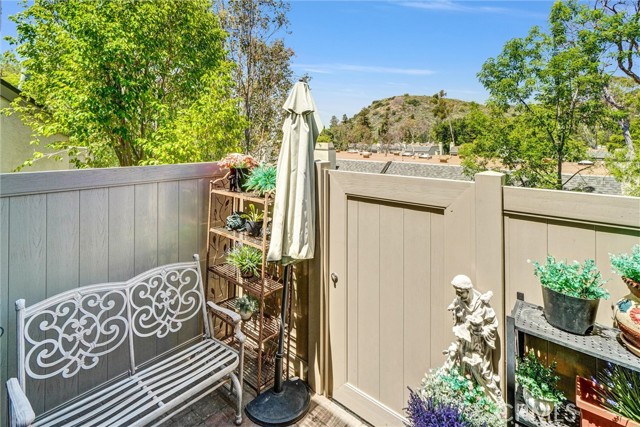 5927 E Creekside Avenue, Orange CA: https://media.crmls.org/medias/208de116-3904-40a1-992d-84549ba6171c.jpg