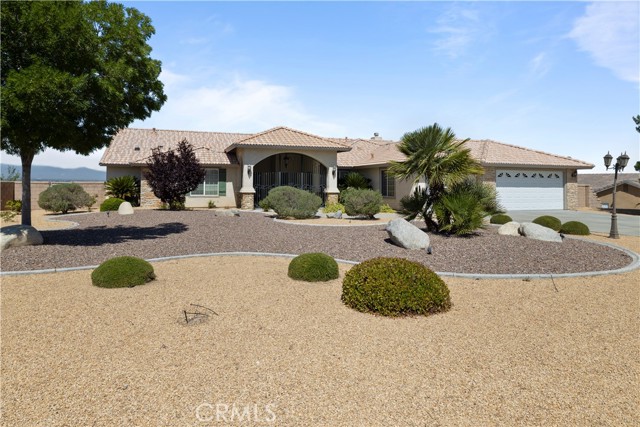 Detail Gallery Image 1 of 75 For 12538 Overlook Rd, Apple Valley,  CA 92308 - 5 Beds | 3/1 Baths