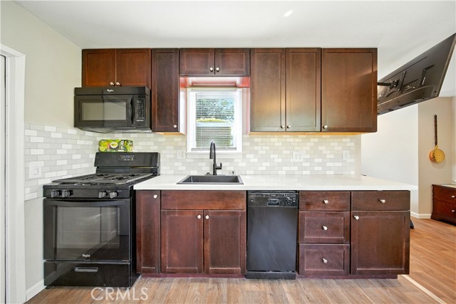 438 N Pasadena Avenue, Glendora CA: https://media.crmls.org/medias/209016b8-7e18-4833-bccc-ab21b6ed3e3b.jpg