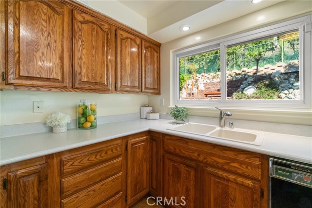 Detail Gallery Image 21 of 32 For 17060 Escalon Dr, Encino,  CA 91436 - 3 Beds | 2/1 Baths