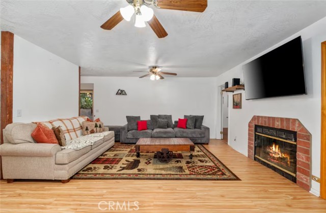 Detail Gallery Image 8 of 43 For 26249 Alpine, Twin Peaks,  CA 92391 - 4 Beds | 3 Baths