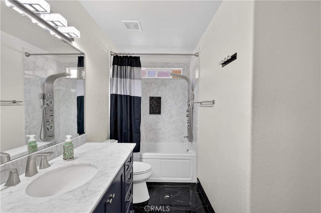 https://media.crmls.org/medias/2091f459-316b-4d0f-add4-456b79913cff.jpg?preset=X-Large