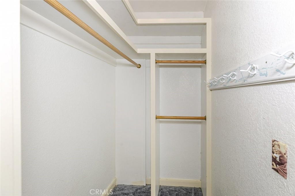 https://media.crmls.org/medias/2092ae4e-f0b4-4532-8f5d-6f314a87f09f.jpg?preset=X-Large