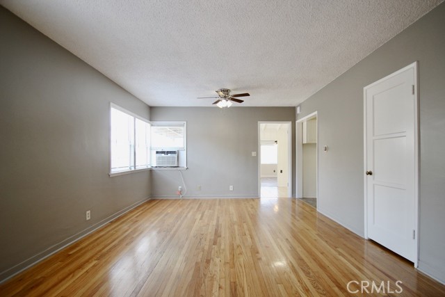 5081 Glen Iris Avenue, Los Angeles CA: https://media.crmls.org/medias/2094bb37-b89b-4f1c-b4a9-9419941a7bd7.jpg