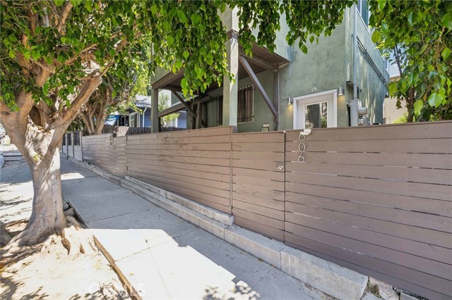 Detail Gallery Image 1 of 26 For 606 N Bonnie Brae St, Los Angeles,  CA 90026 - – Beds | – Baths