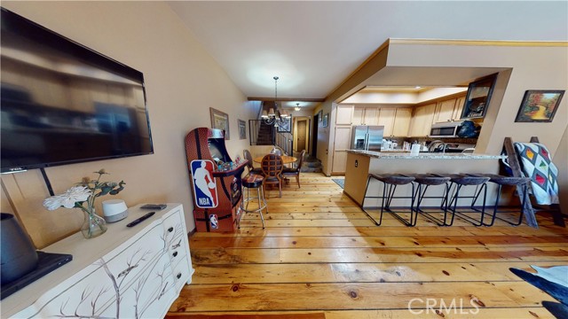 Detail Gallery Image 12 of 27 For 755 Cienega Rd #B,  Big Bear Lake,  CA 92315 - 3 Beds | 2 Baths