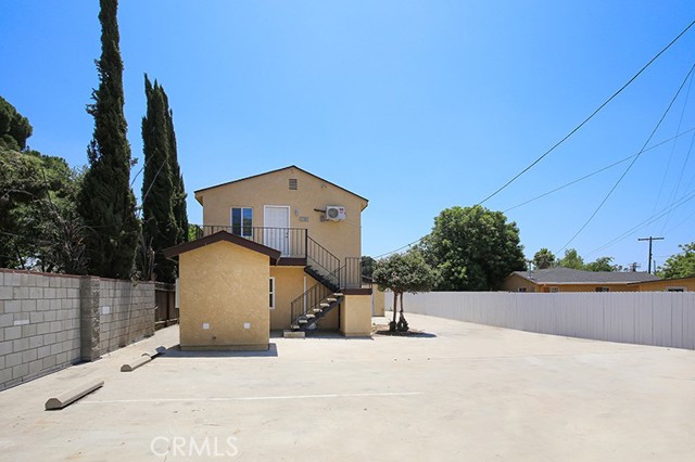 10709 Sherman Place, Sun Valley CA: https://media.crmls.org/medias/20965279-2c0f-481e-9ad6-1d3cc66a0d36.jpg