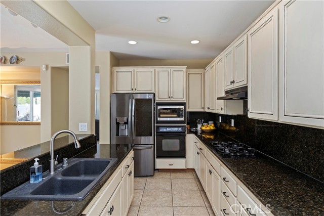 Detail Gallery Image 19 of 41 For 42467 Thoroughbred Ln, Murrieta,  CA 92562 - 4 Beds | 3 Baths