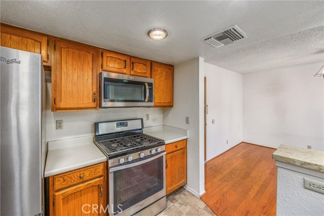 242 E Fern Ave, Redlands CA: https://media.crmls.org/medias/209734e7-1f37-46be-bd30-d203fe396e8c.jpg