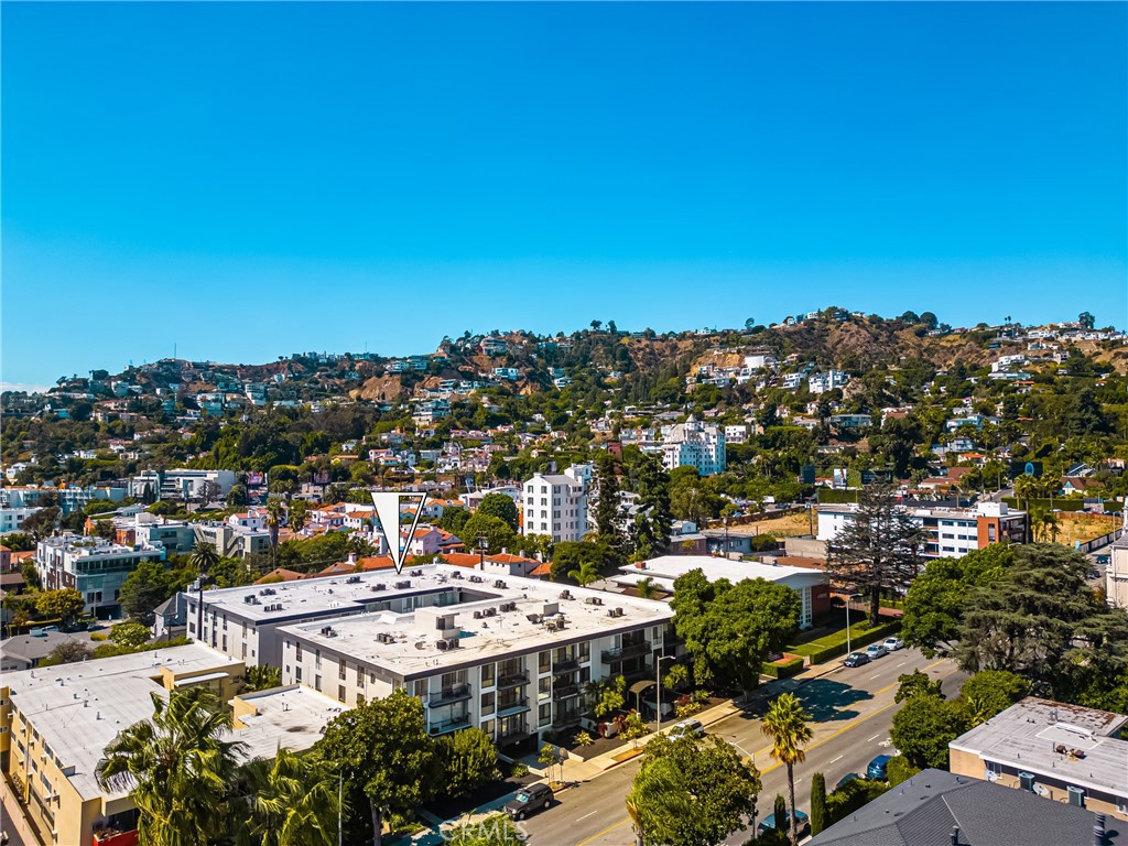 https://media.crmls.org/medias/2098ab1d-dd53-487a-844d-283d1e81bdc8.jpg?preset=X-Large
