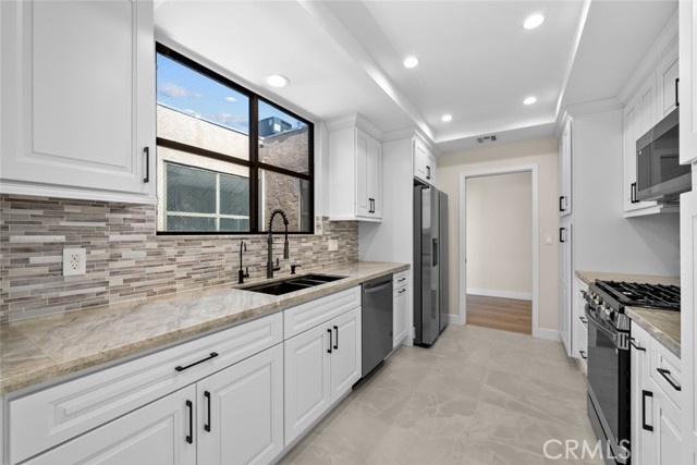 4641 Fulton Avenue, Sherman Oaks CA: https://media.crmls.org/medias/2098ab9d-4a16-4d9e-a050-6cbadba18830.jpg