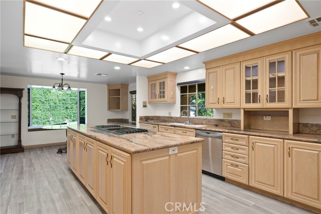 Detail Gallery Image 13 of 50 For 809 Highland Dr, La Canada Flintridge,  CA 91011 - 5 Beds | 5 Baths