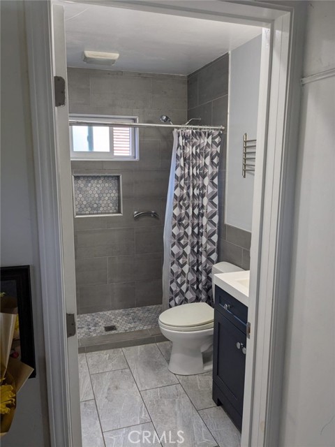10406 San Carlos, South Gate CA: https://media.crmls.org/medias/2099664c-c2dd-4b43-b4c9-3ea79a2b3b83.jpg