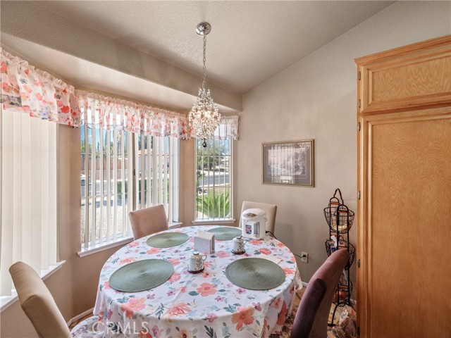 Detail Gallery Image 6 of 29 For 12871 Jade Rd, Victorville,  CA 92392 - 3 Beds | 2 Baths