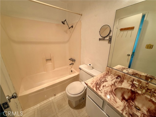 Detail Gallery Image 25 of 31 For 4727 W 147th St #202,  Lawndale,  CA 90260 - 2 Beds | 2 Baths