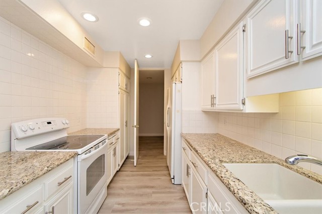 1660 S La Reina Way #2D, Palm Springs, CA 92264