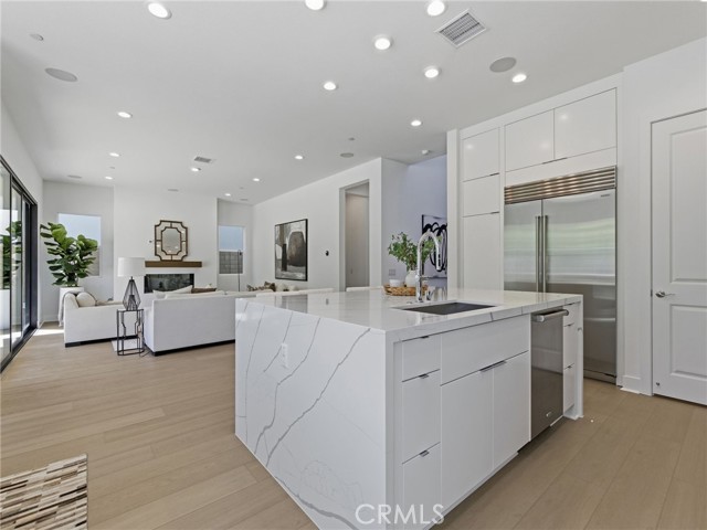 27627 Juniper Lane, Valencia CA: https://media.crmls.org/medias/209c4e87-949b-49ec-9624-cb74dfd99116.jpg