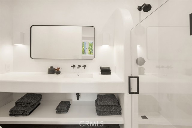 27405 Pacific Coast Highway, Malibu CA: https://media.crmls.org/medias/209cc9a4-c5fc-4a3d-b68e-634f51c316a7.jpg