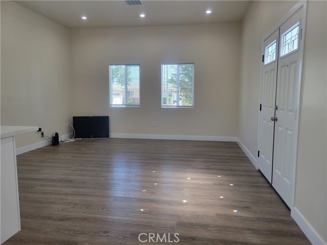 Detail Gallery Image 5 of 25 For 21753 Romar St, Chatsworth,  CA 91311 - 2 Beds | 2 Baths