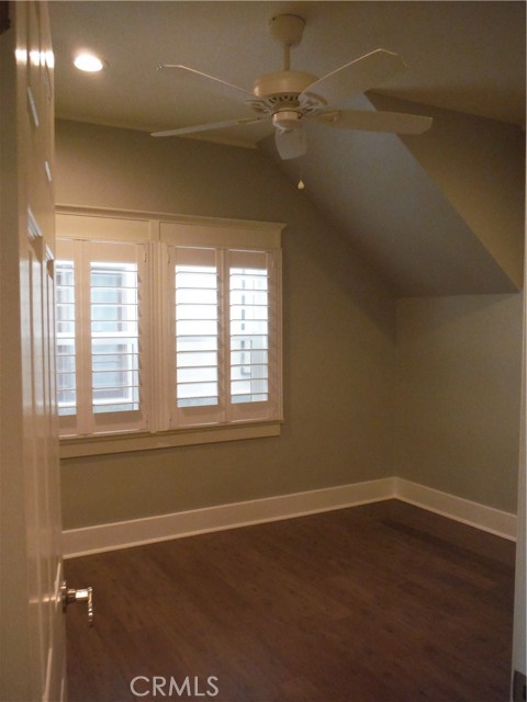 Detail Gallery Image 11 of 16 For 122 Roycroft Ave a,  Long Beach,  CA 90803 - 2 Beds | 1 Baths