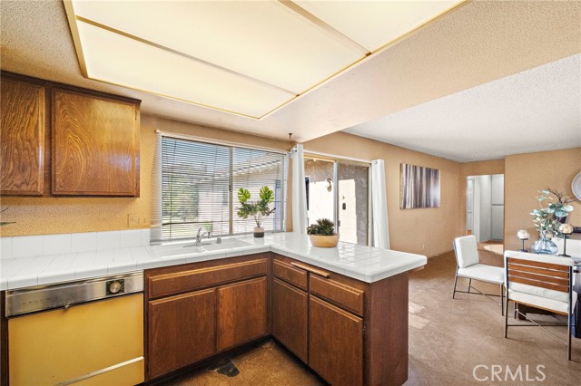 11551 Gladstone Circle, Fountain Valley CA: https://media.crmls.org/medias/209dc382-07b2-40d8-bbf1-42bbc09b2944.jpg