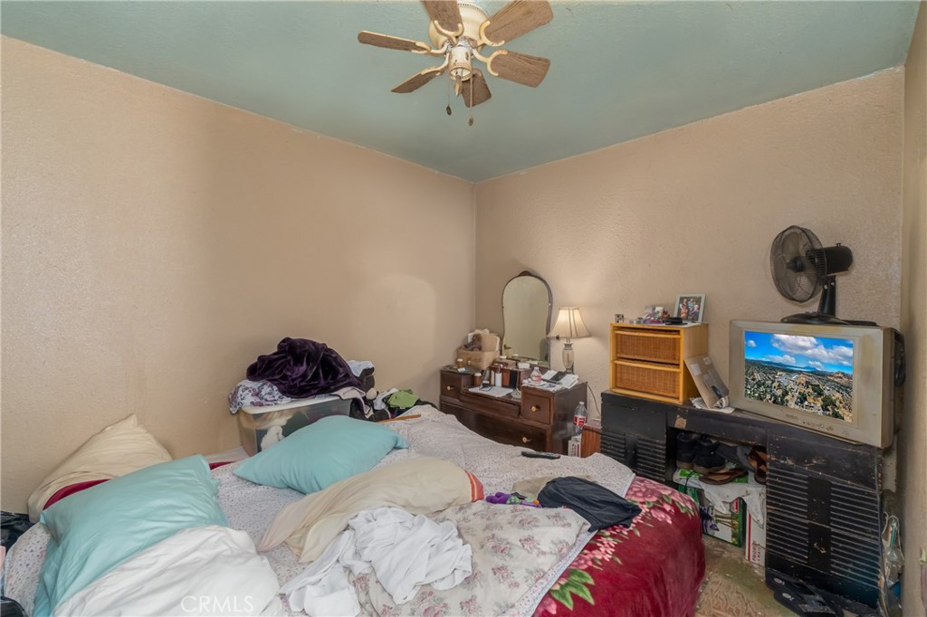 https://media.crmls.org/medias/209e3530-050f-47e8-ae01-ed6692b568b4.jpg?preset=X-Large