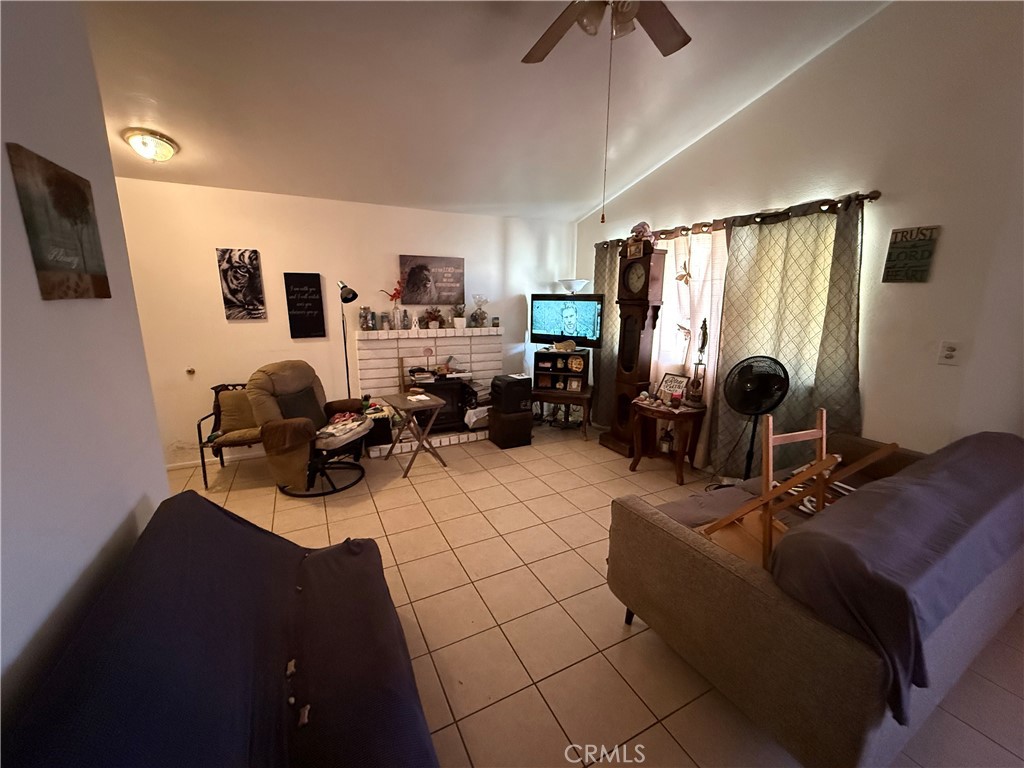 https://media.crmls.org/medias/209eb180-cd96-4198-a122-b764a5c0d655.jpg?preset=X-Large