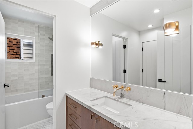 Detail Gallery Image 27 of 36 For 211 Topaz Ave, Newport Beach,  CA 92662 - 3 Beds | 3/1 Baths