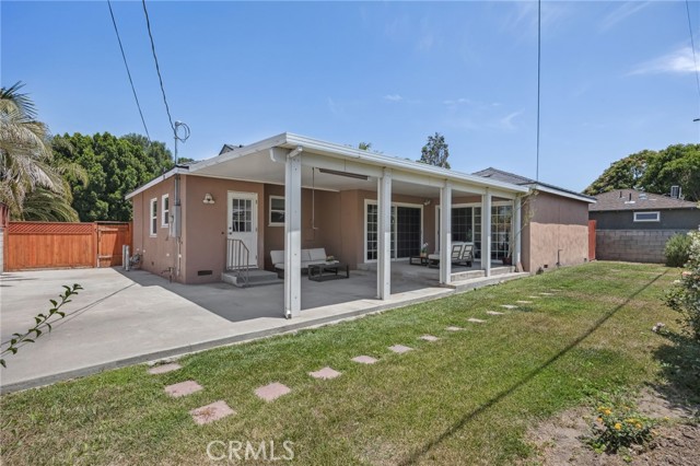 6515 Amigo Avenue, Reseda CA: https://media.crmls.org/medias/209f7269-8b74-41cd-900c-567733b26a19.jpg