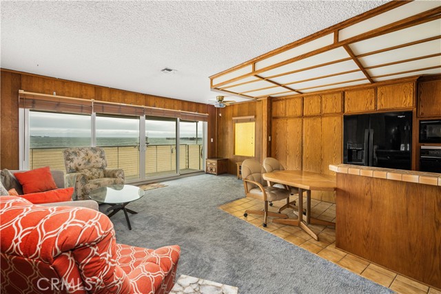 1207 Seal Way, Seal Beach CA: https://media.crmls.org/medias/209f7bc3-e9ec-4e45-a09c-7e5b1ae0d34e.jpg