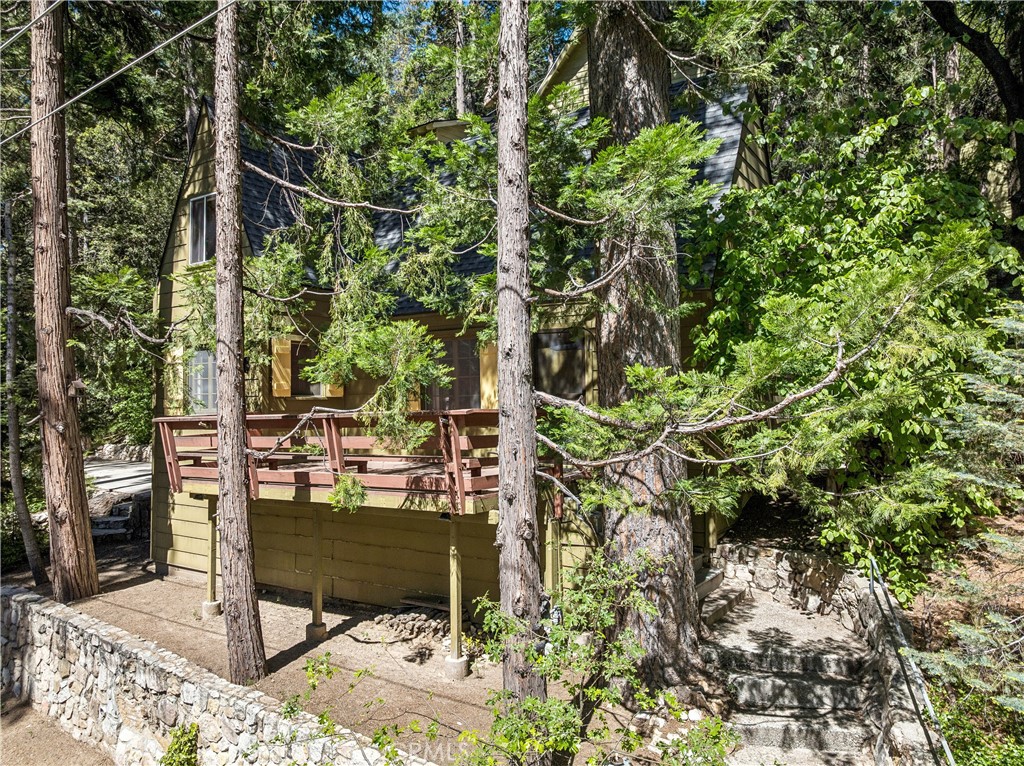 https://media.crmls.org/medias/20a1218a-368d-454f-8092-26d5799f93b4.jpg?preset=X-Large