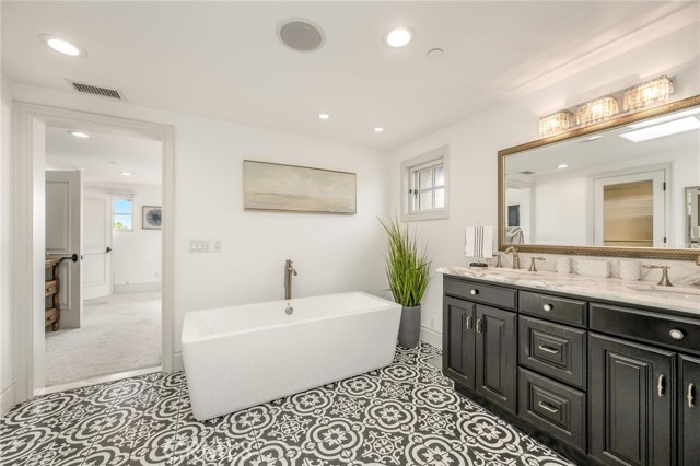480 Cress Street, Laguna Beach CA: https://media.crmls.org/medias/20a2c454-4553-47dc-979d-59b073cdcc90.jpg