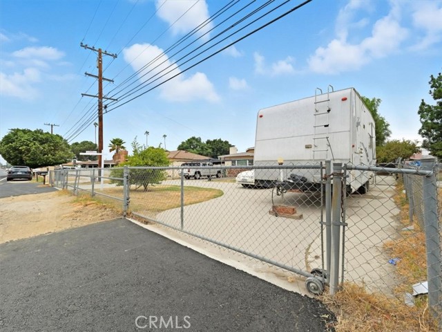 17962 Merrill Avenue, Fontana CA: https://media.crmls.org/medias/20a3cac5-8100-4aa9-8b17-730550d96126.jpg