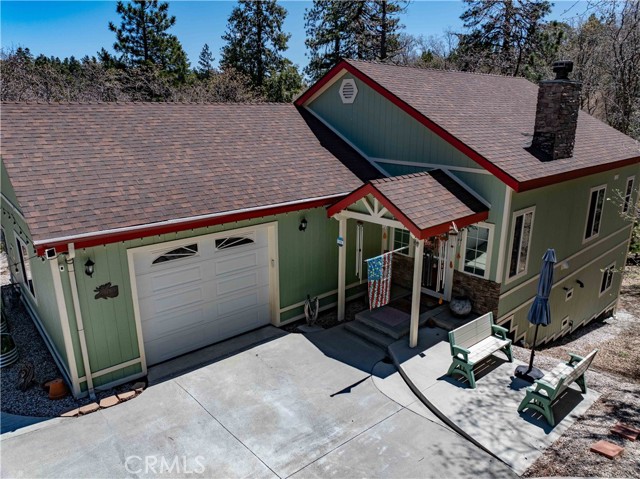 949 Inspiration Drive, Lake Arrowhead CA: https://media.crmls.org/medias/20a3d2c1-4201-45bd-9fb0-6a2315e3ba91.jpg
