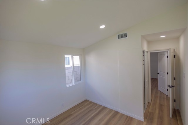 2122 W 10th Street, Santa Ana CA: https://media.crmls.org/medias/20a45543-ae67-4d1a-b1d4-56156f6fbdf7.jpg