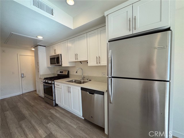 1025 S Berendo Street, Los Angeles CA: https://media.crmls.org/medias/20a4d02f-b64b-4b64-b8e5-c6fe676cd889.jpg