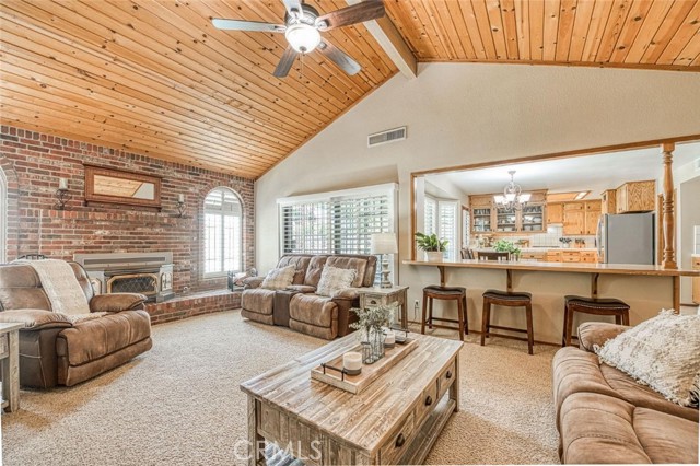 6442 N Gentry Avenue, Fresno CA: https://media.crmls.org/medias/20a4ea0c-b023-4b04-9183-be653d71c788.jpg