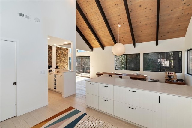 Detail Gallery Image 16 of 63 For 299 Riviera, Lake Arrowhead,  CA 92352 - 6 Beds | 4 Baths