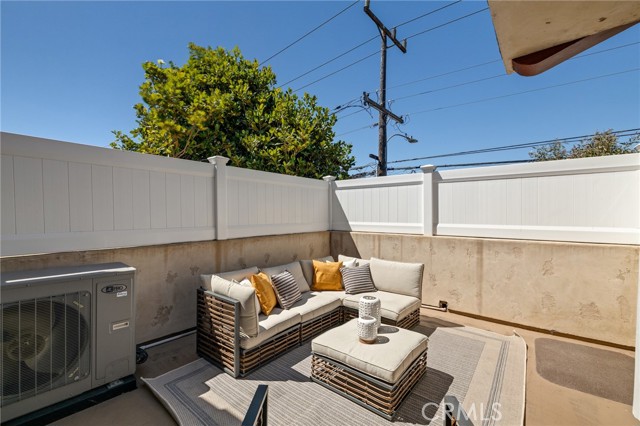 Detail Gallery Image 16 of 46 For 2210 Mathews Ave a,  Redondo Beach,  CA 90278 - 3 Beds | 2/1 Baths