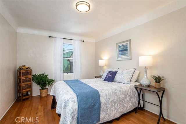 130 Claremont Avenue, Long Beach CA: https://media.crmls.org/medias/20a7b9fc-1233-427e-a54c-f2d8fc523e78.jpg