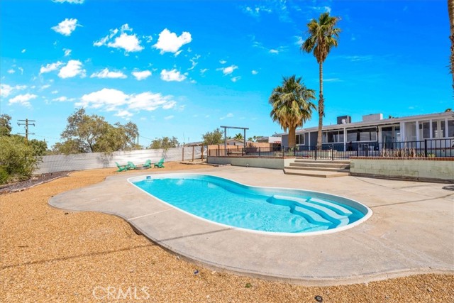 73028 Manana Drive, 29 Palms CA: https://media.crmls.org/medias/20a80f78-1f31-4f11-b98f-0d182201dde8.jpg
