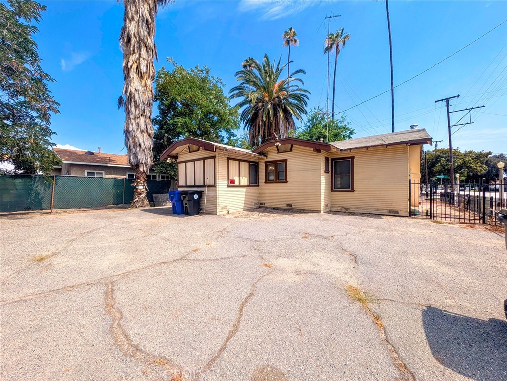 https://media.crmls.org/medias/20a81865-5abb-4059-b632-9fbb696496d7.jpg?preset=X-Large