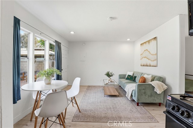 Detail Gallery Image 17 of 23 For 2157 Gale Ave, Long Beach,  CA 90810 - 4 Beds | 3 Baths