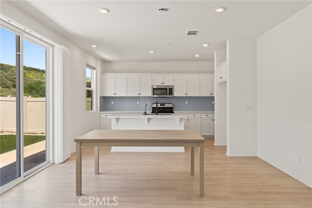 Detail Gallery Image 10 of 41 For 17100 Gray Pine Pl, San Bernardino,  CA 92407 - 3 Beds | 2/1 Baths