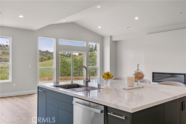 Detail Gallery Image 4 of 12 For 29300 Horsethief Dr, Tehachapi,  CA 93561 - 3 Beds | 2 Baths