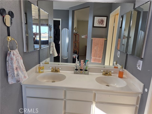 Detail Gallery Image 17 of 33 For 3330 Garnet, Rosamond,  CA 93560 - 5 Beds | 3 Baths