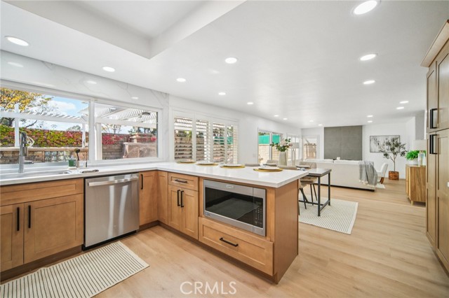 Front Image Thumbnail for CROC25245825