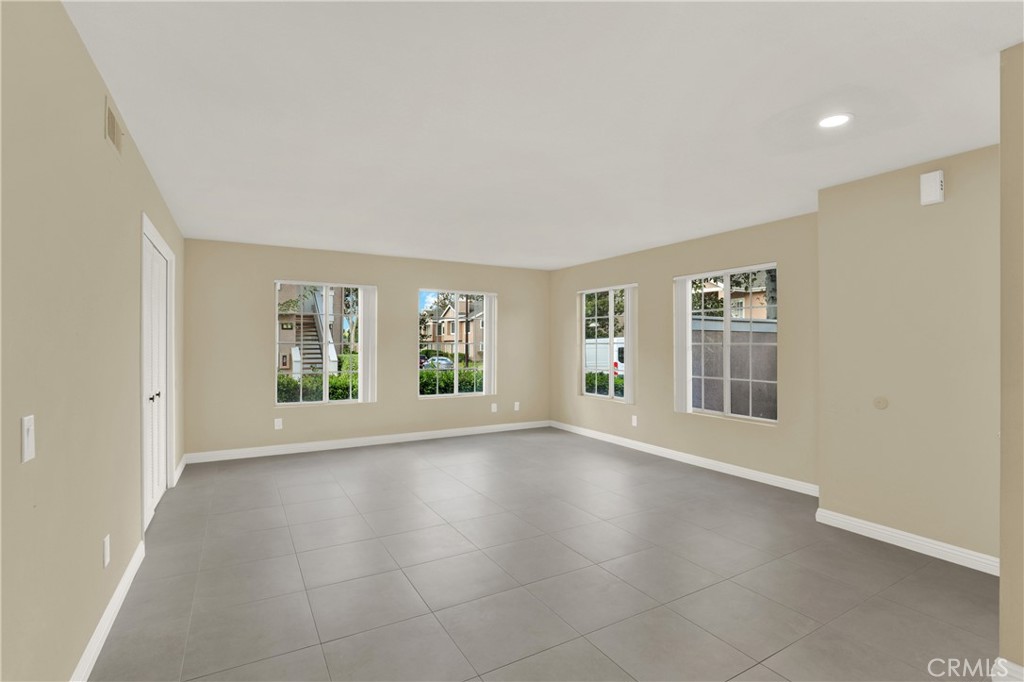 MLS #OC25245389 image #8