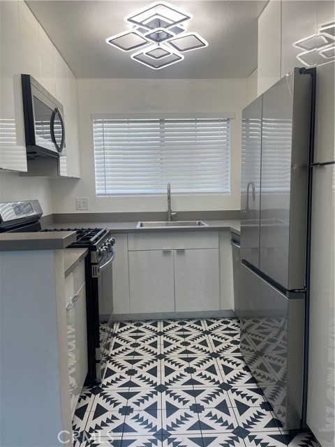 5515 Canoga Avenue, Woodland Hills CA: https://media.crmls.org/medias/20ae49d1-b20b-4fba-91ff-a98ae6d14364.jpg